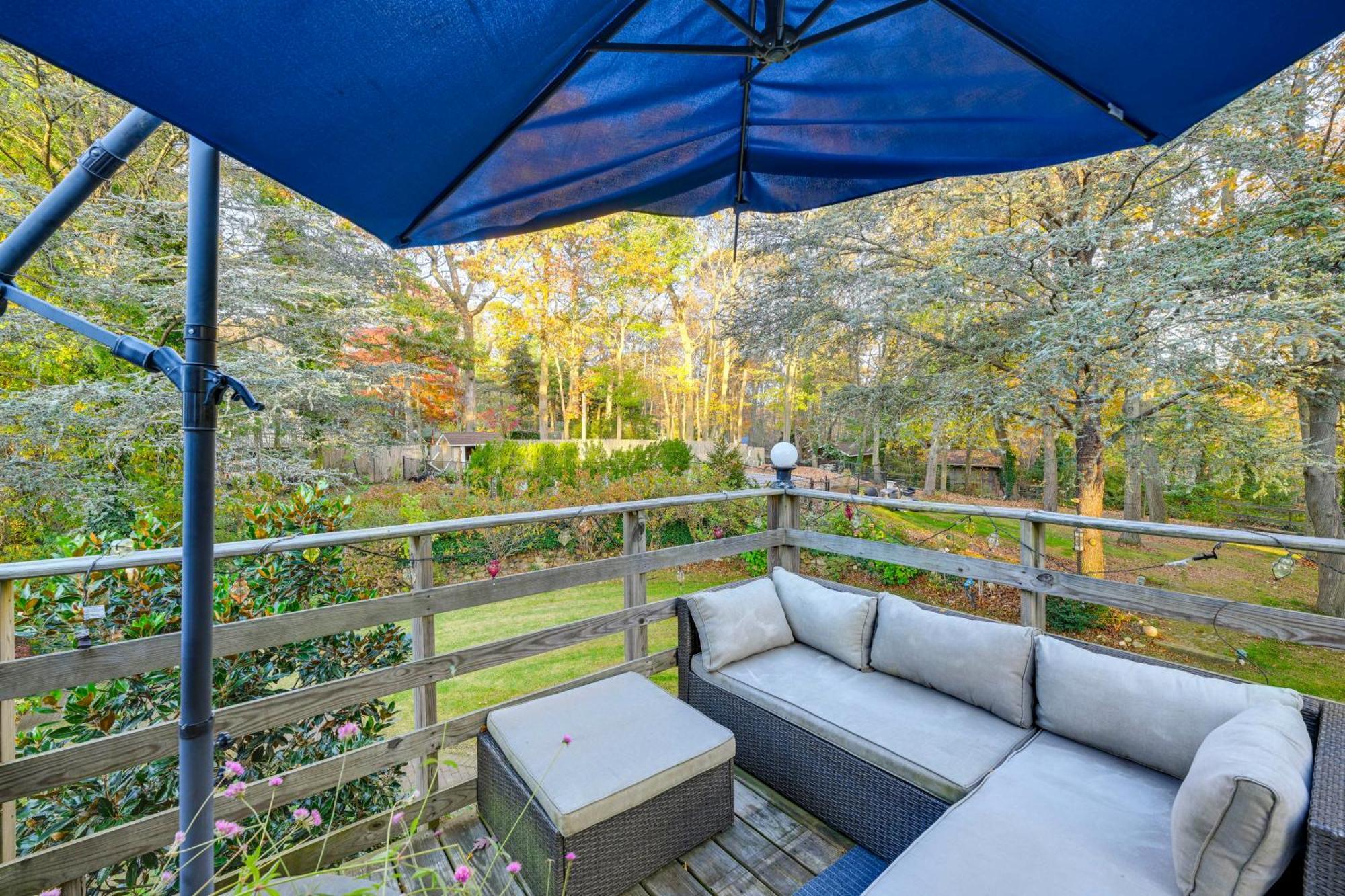Cozy Dix Hills Apt With Deck About 7 Mi To Beach! Eksteriør billede