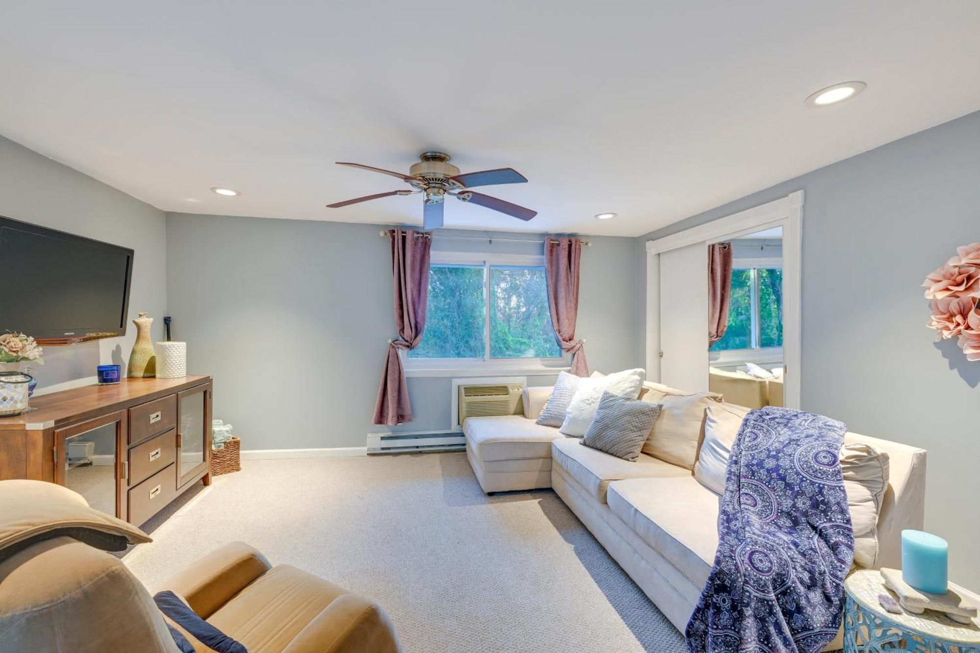 Cozy Dix Hills Apt With Deck About 7 Mi To Beach! Eksteriør billede