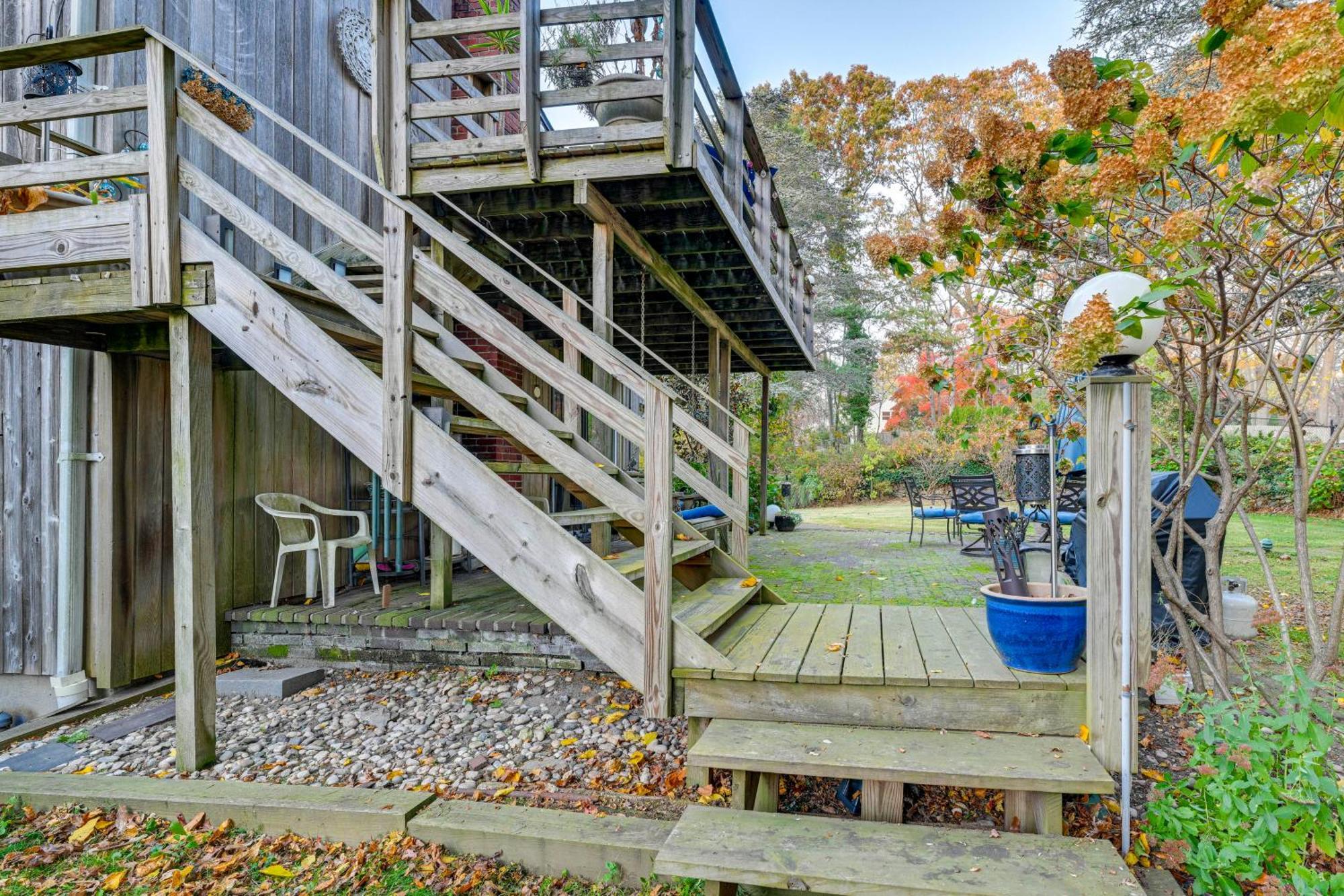 Cozy Dix Hills Apt With Deck About 7 Mi To Beach! Eksteriør billede