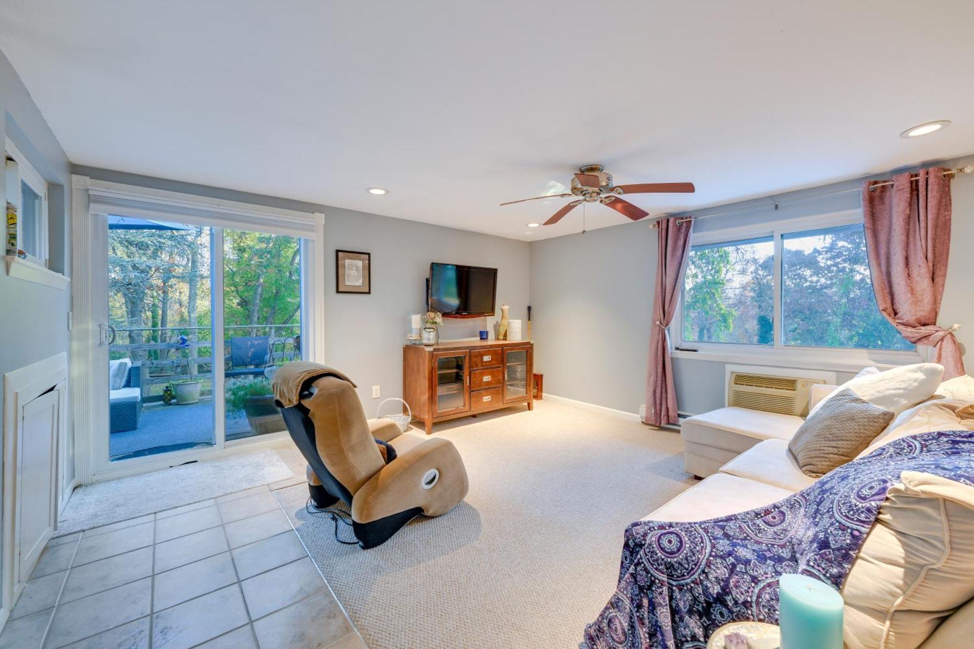 Cozy Dix Hills Apt With Deck About 7 Mi To Beach! Eksteriør billede
