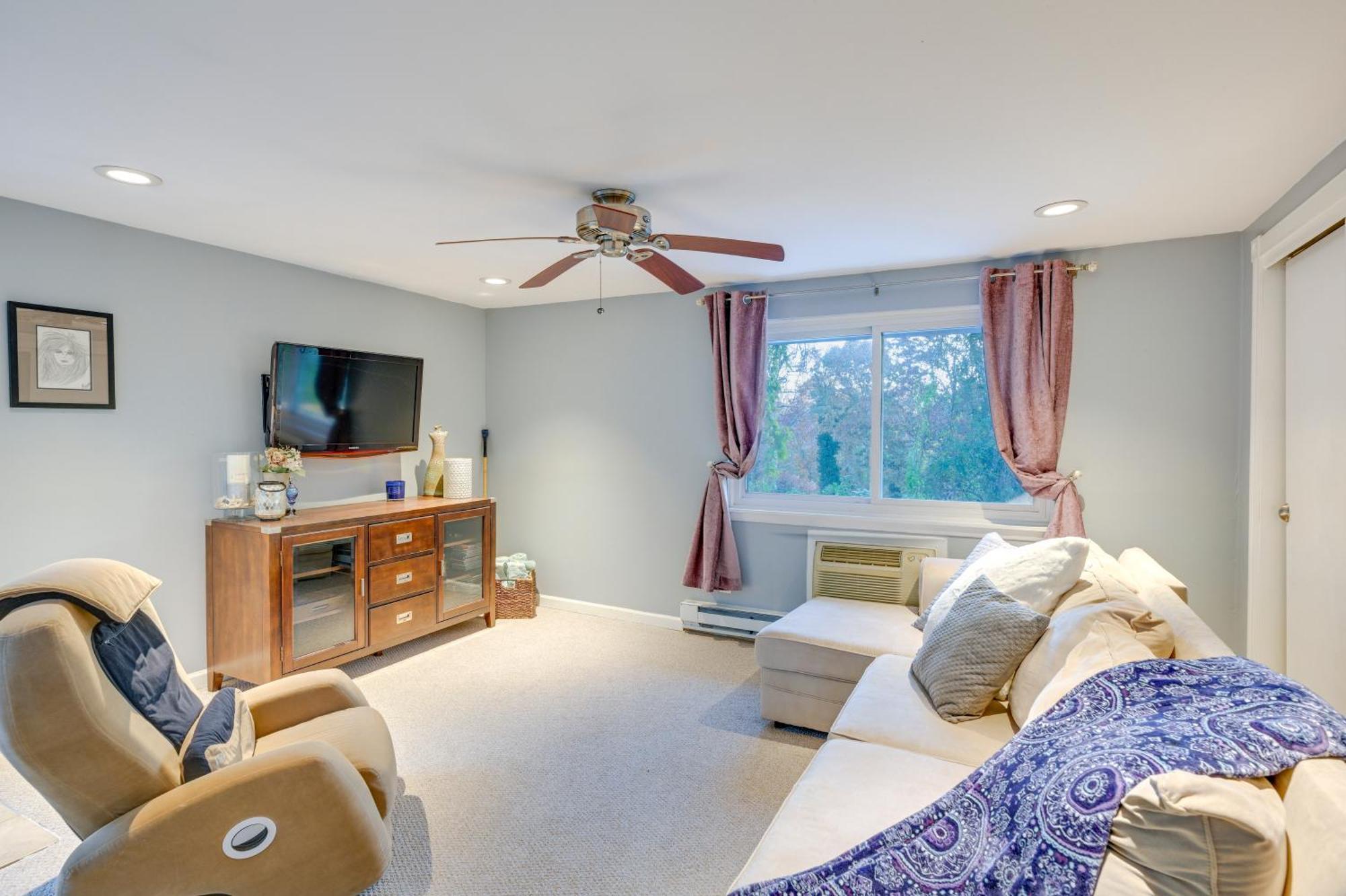 Cozy Dix Hills Apt With Deck About 7 Mi To Beach! Eksteriør billede